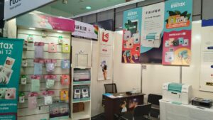 Gran acogida de las cámaras Instax Mini en la Fexpocruz 2025